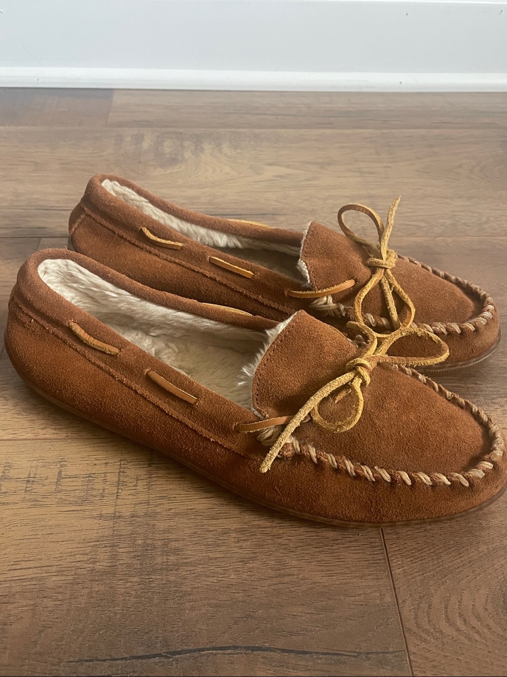 Minnetonka Women's Pile Lined‎ Hardsole Slipper Size 10